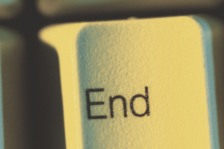 Touche de clavier "End" symbolisant la fin de Google plus